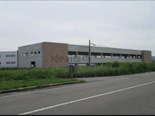 Capannone in vendita di 1504 m² in Località Zinnigas