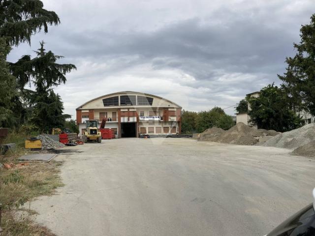Capannone in vendita di 1507 m² in Via Ricci Curbastro