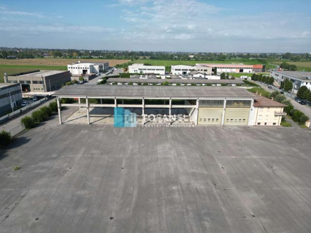 Capannone in vendita di 15000 m² in Via Donatori di Sangue