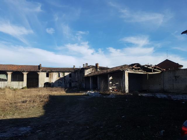 Capannone in vendita di 15000 m² in Via Madre Teresa di Calcutta, 3