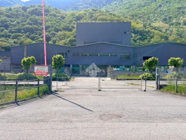 Capannone in vendita di 15000 m² in Via Orobie, 4