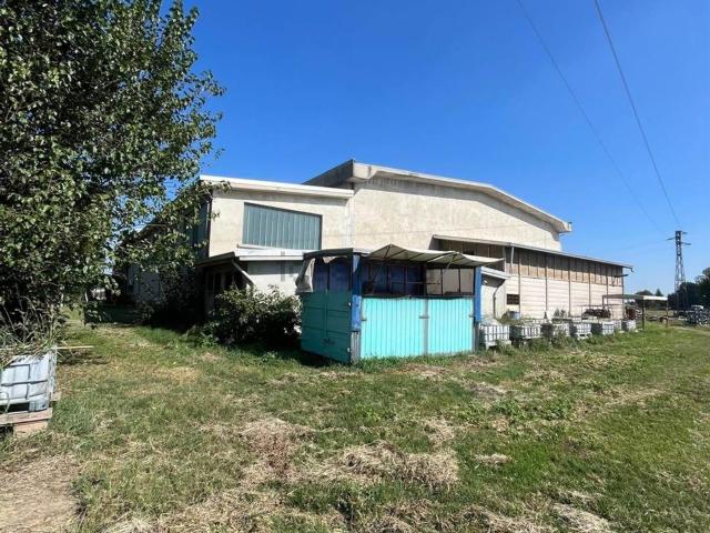 Capannone in vendita di 1500 m²