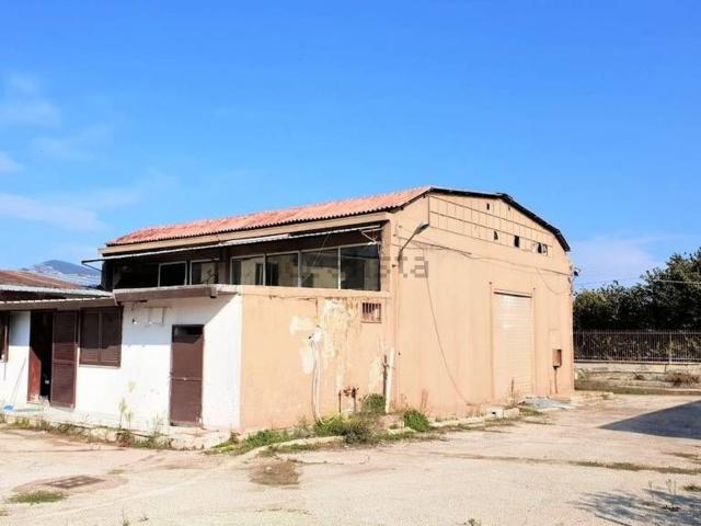 Capannone in vendita di 1500 m²