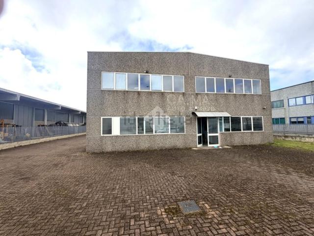 Capannone in vendita di 1500 m²