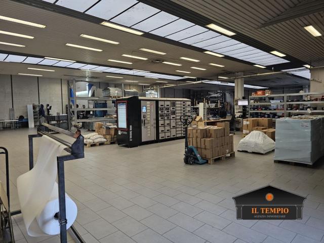 Capannone in vendita di 1500 m² in Via Brenta