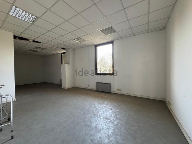 Capannone in vendita di 1500 m² in Via francesco nitti, 16