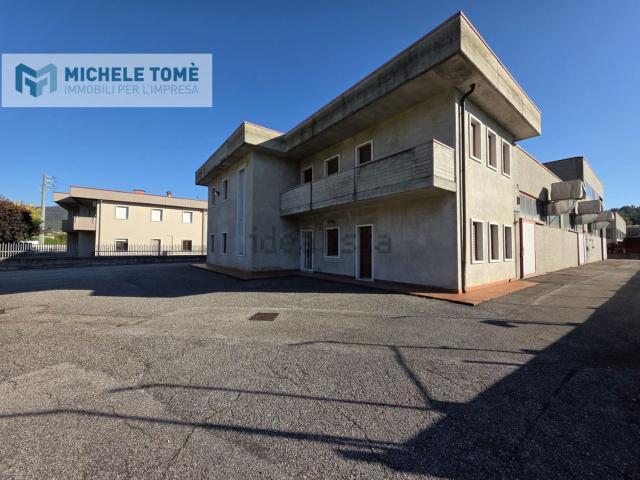 Capannone in vendita di 1500 m² in Via Giovanni XXIII