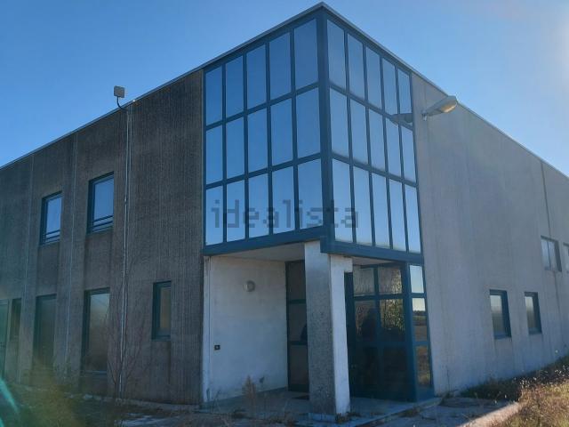 Capannone in vendita di 1500 m² in Via Ponti Nuovi, 14