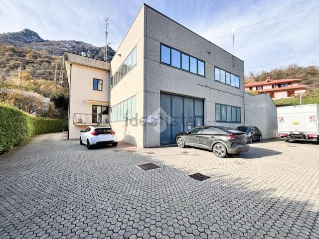 Capannone in vendita di 1500 m² in Via Roma