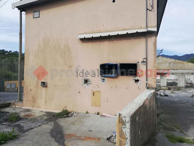 Capannone in vendita di 1500 m² in Via Sardorella, 16