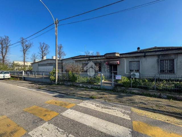 Capannone in vendita di 1500 m² in Viale Europa, 24