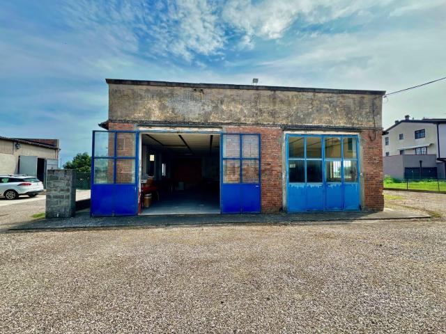 Capannone in vendita di 150 m² in Via Copparo, 286