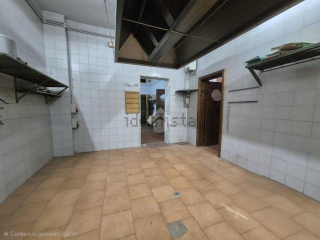 Capannone in vendita di 150 m² in Via Crocefisso, 3