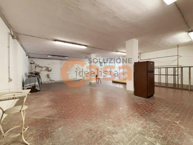 Capannone in vendita di 150 m² in Via Arturo Toscanini
