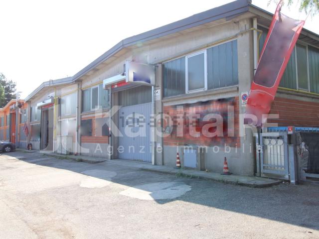 Capannone in vendita di 150 m² in Via Giuseppe Massarenti