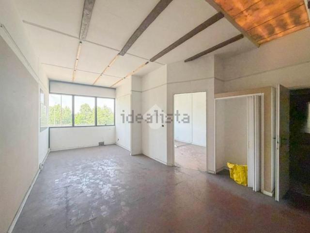 Capannone in vendita di 150 m² in Via Sardegna, 10