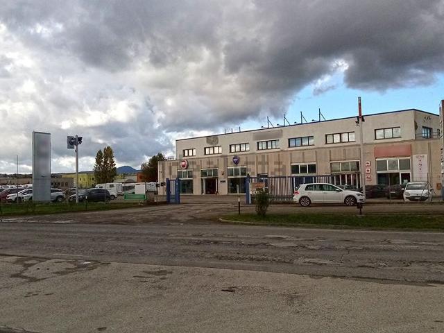 Capannone in vendita di 1511 m² in Via Maestri del Lavoro