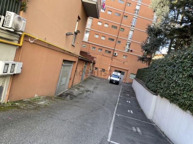 Capannone in vendita di 152 m² in Via Toscana, 56