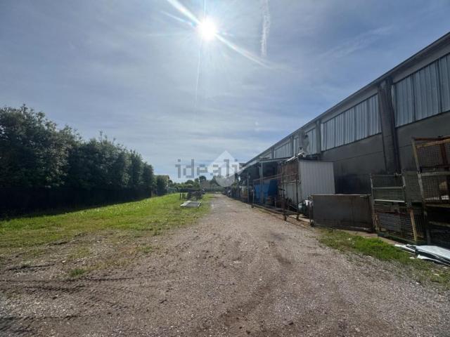 Capannone in vendita di 1533 m² in Via L. Ariosto, 1