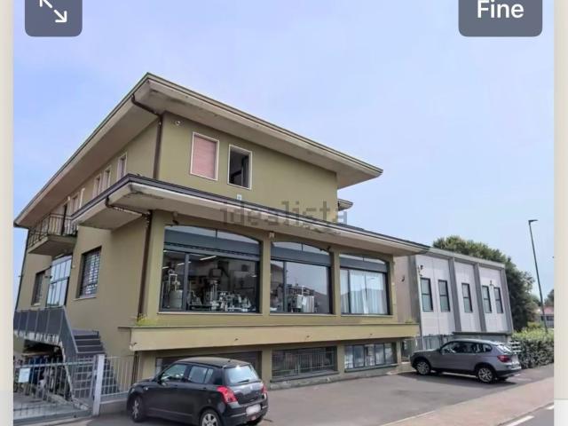 Capannone in vendita di 1540 m² in Via Alessandro Volta, 2