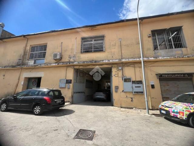 Capannone in vendita di 1558 m² in Via M. da Caravaggio, 19