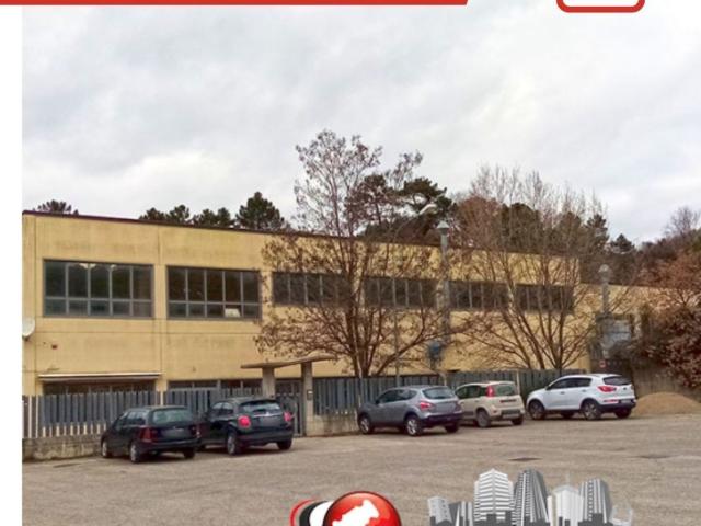 Capannone in vendita di 1559 m² in Via Roma
