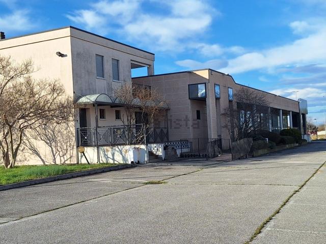 Capannone in vendita di 1550 m² in Via Nobel, 2