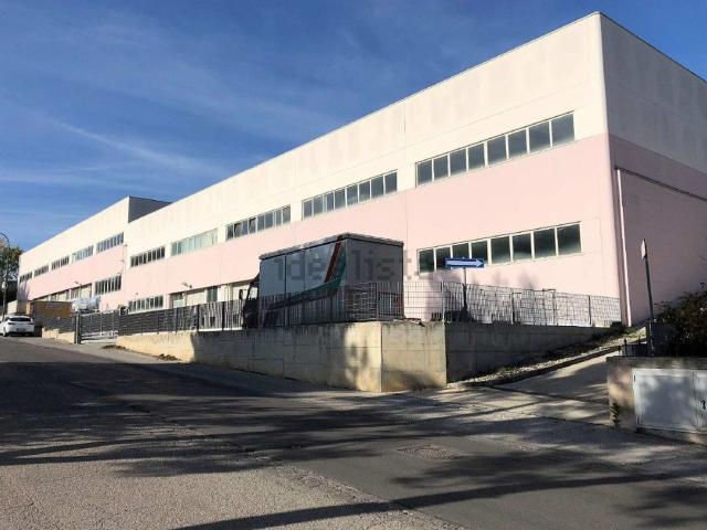 Capannone in vendita di 155 m² in Via Leonardo Da Vinci
