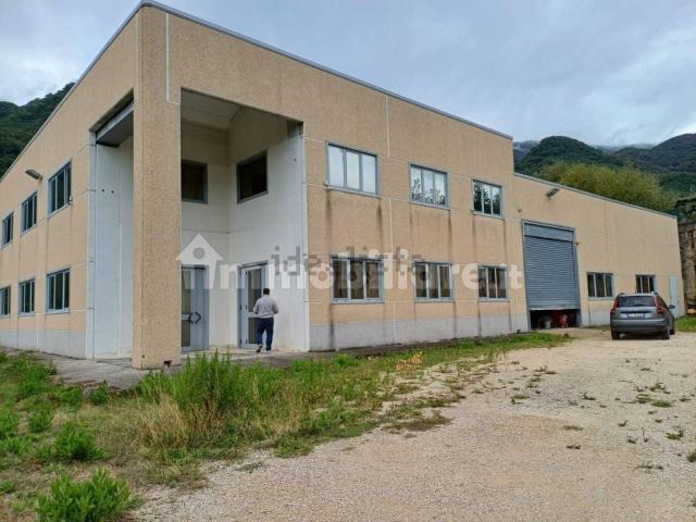 Capannone in vendita di 1565 m² in Via Campitelli