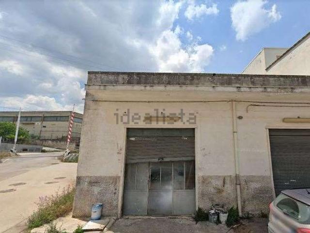 Capannone in vendita di 157 m² in Via Vasconi, 2
