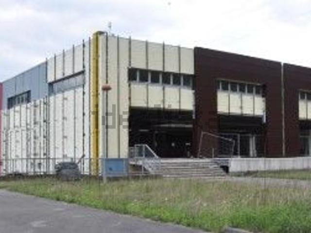 Capannone in vendita di 1583 m² in Strada Statale 51 di Alemagna