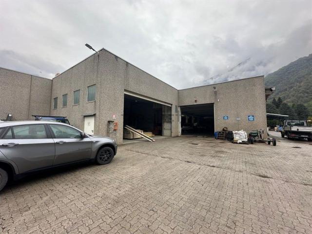 Capannone in vendita di 1583 m² in Via degli Artigiani