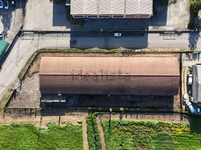 Capannone in vendita di 1598 m² in Via degli Artigiani