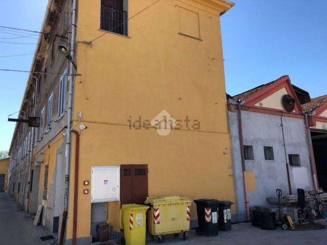 Capannone in vendita di 1600 m² in Via alle Fabbriche, 183