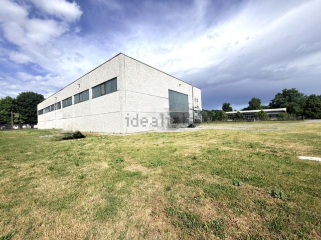 Capannone in vendita di 1600 m² in Via Cremona, 50