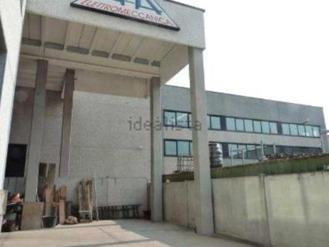 Capannone in vendita di 1600 m² in Via dell&apos Industria, 16