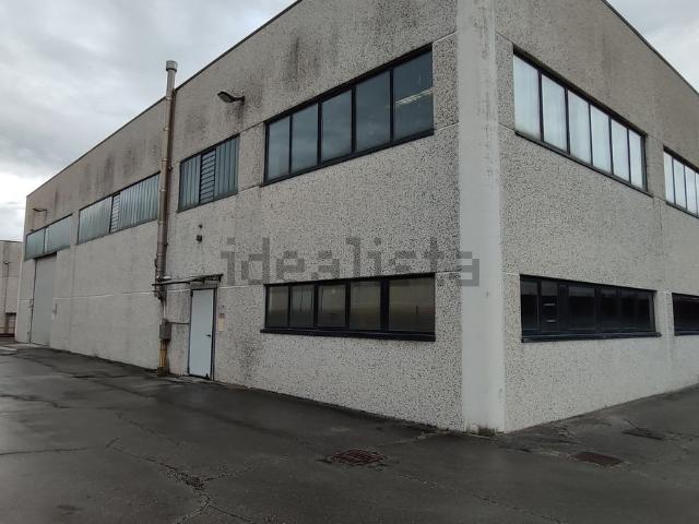 Capannone in vendita di 1600 m² in Via Piani di Marischio