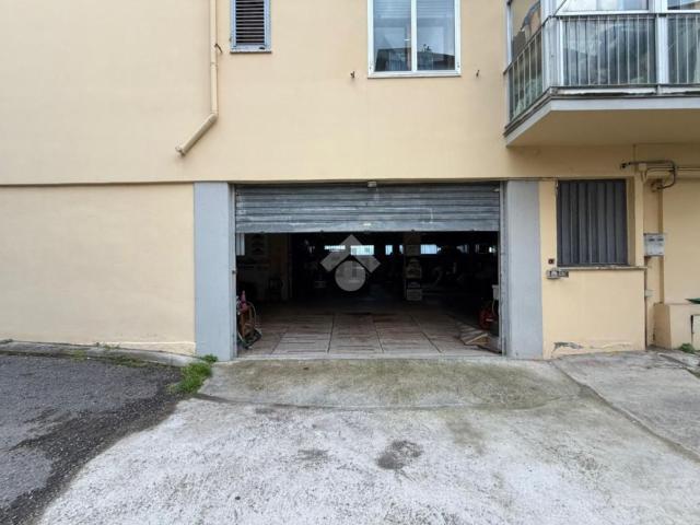Capannone in vendita di 160 m² in Via Enrico Nencioni, 3