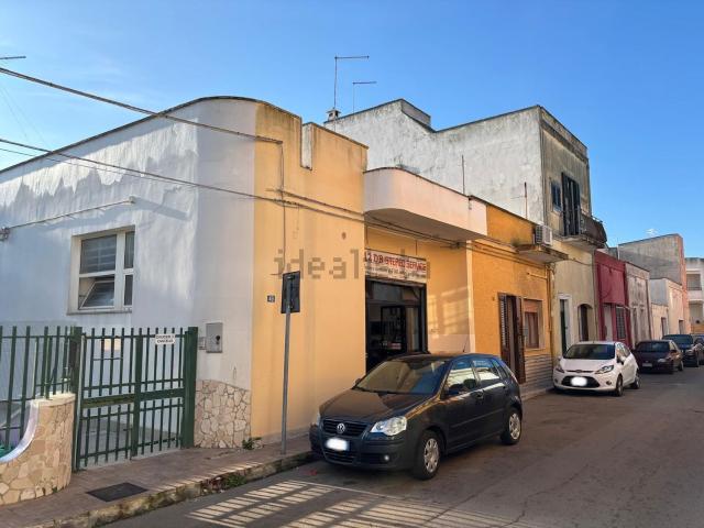 Capannone in vendita di 160 m² in Via Rossini, 49