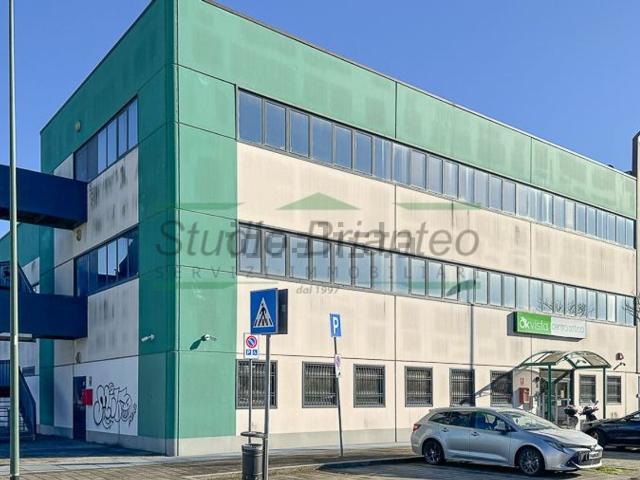 Capannone in vendita di 1625 m² in Via Concordia
