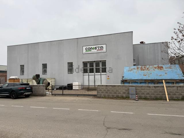 Capannone in vendita di 1630 m² in Via Giardini Sud, 126