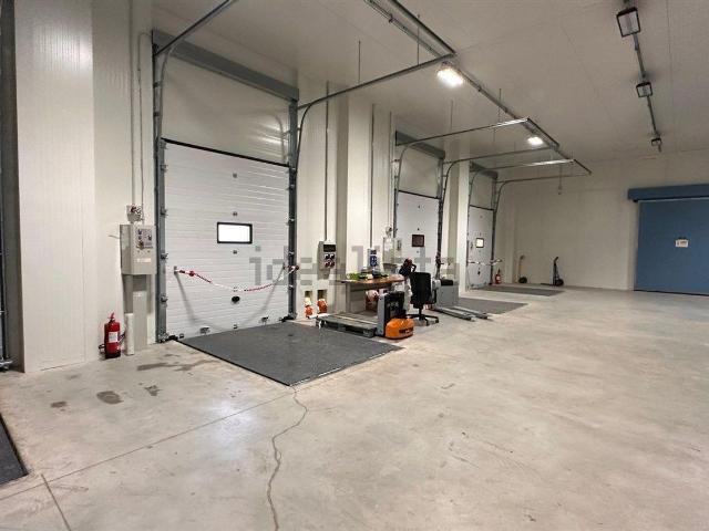 Capannone in vendita di 1650 m²