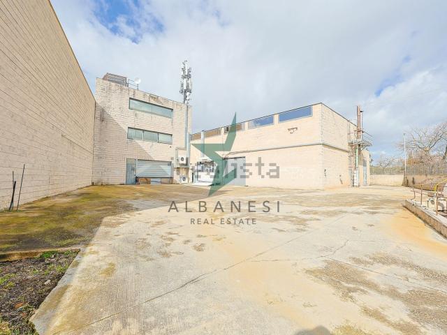 Capannone in vendita di 1650 m² in Via delle Macere
