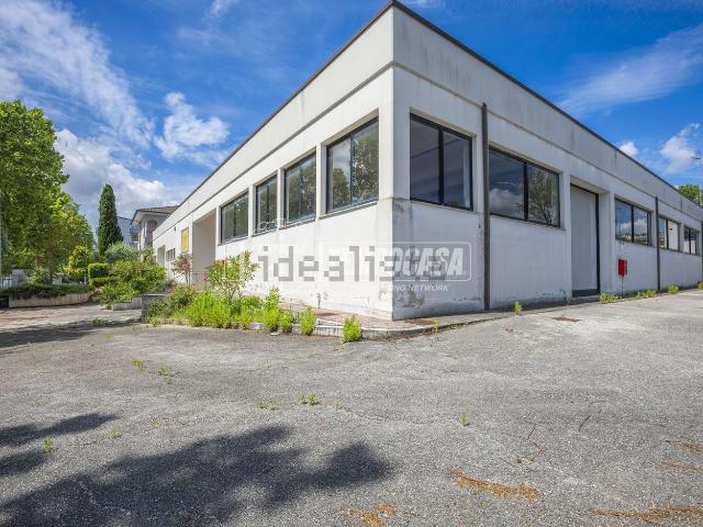 Capannone in vendita di 1650 m² in Viale I Maggio