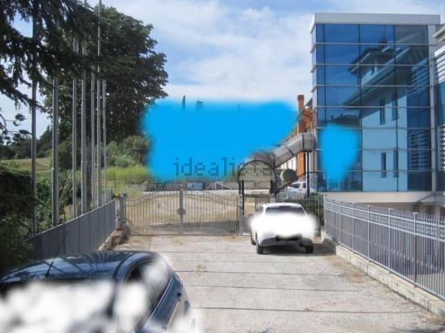 Capannone in vendita di 1652 m² in Viale Kennedy, 21