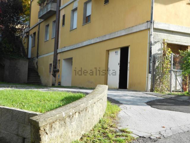 Capannone in vendita di 165 m² in Via Porta Apiciana