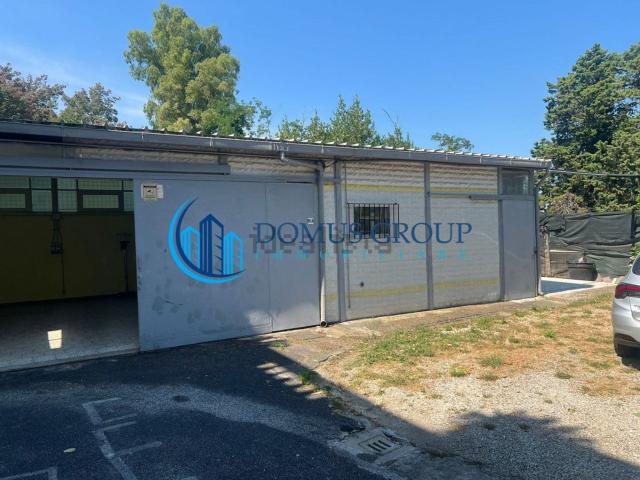 Capannone in vendita di 165 m² in Via Villafalletto