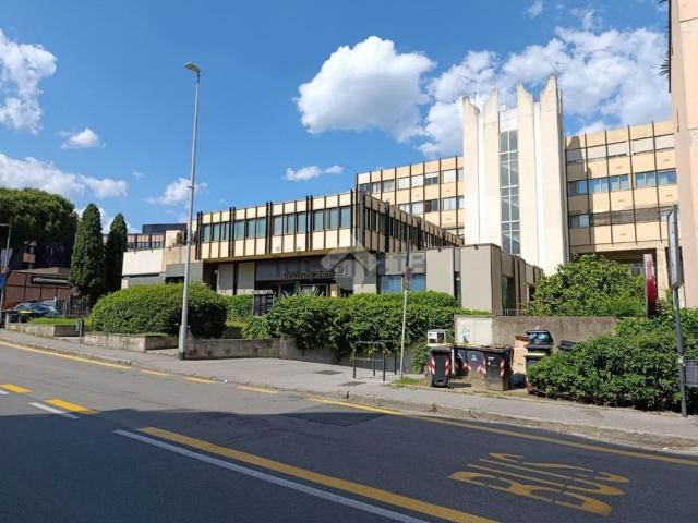 Capannone in vendita di 1667 m² in Via Francesco Ferrucci, 41