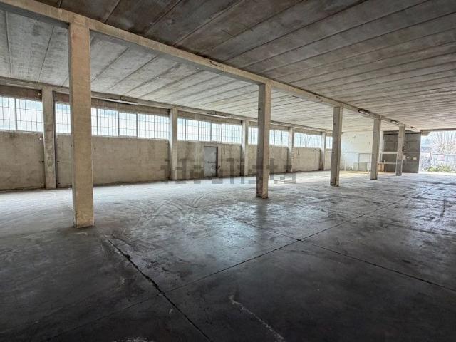 Capannone in vendita di 1670 m²