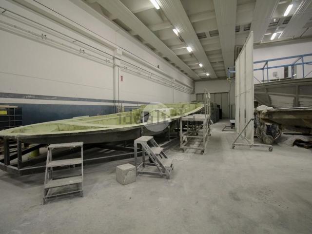 Capannone in vendita di 1670 m² in Via San Giorgio, 1